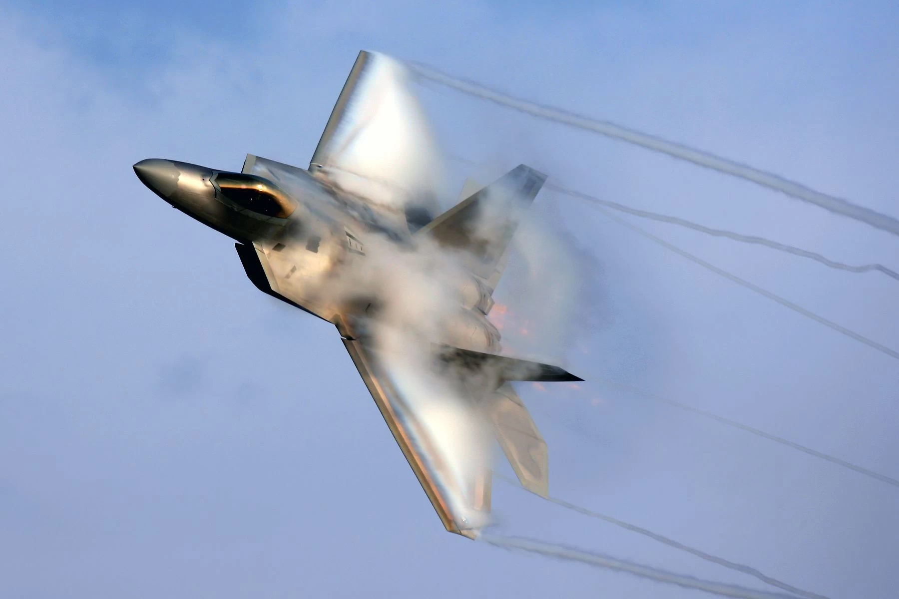 F-22: Όταν το μαχητικό αεροσκάφος «έχασε» τα stealth χαρακτηριστικά του